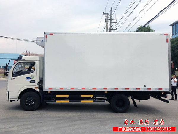 中型冷冻车