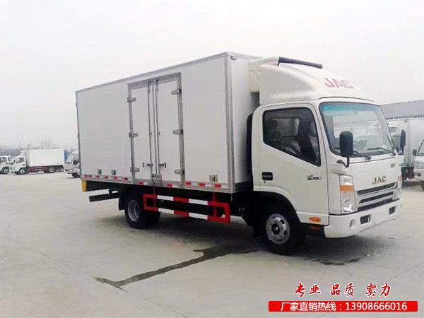 中型冷冻车