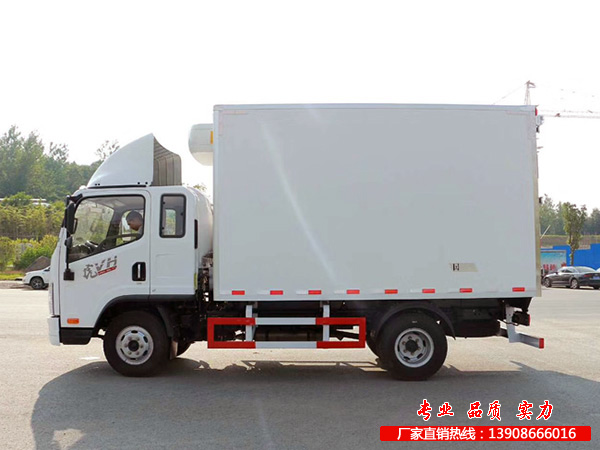 中型冷冻车