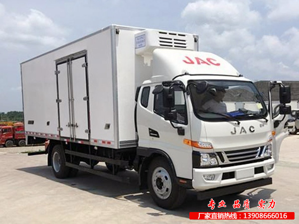 中型冷冻车