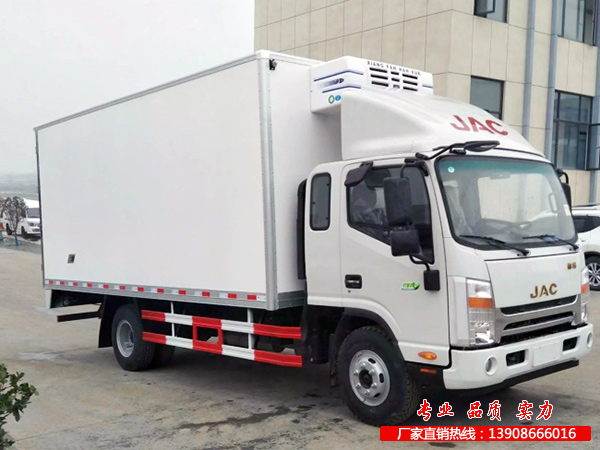 中型冷冻车
