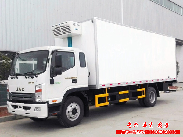 中型冷冻车