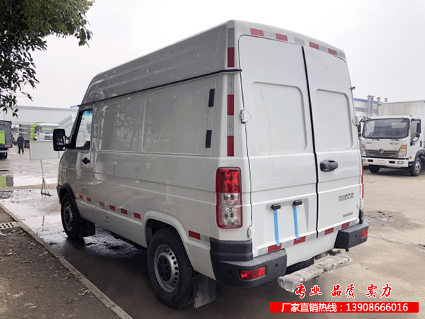 依维柯柴油面包保温车