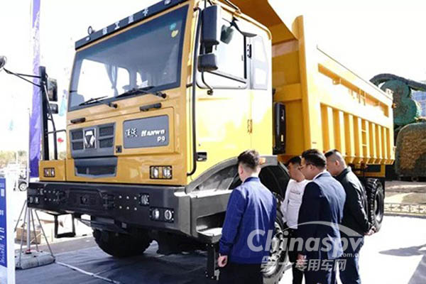 共赴行业盛会 徐工非公路宽体自卸车闪耀登场