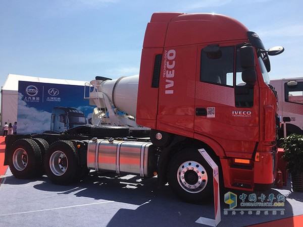 红岩杰狮C500冠军版牵引车